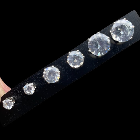 HP 🌿 3 Pair Multi-size Faux Diamond Stud Earrings Unisex Clear Cubic Zirconium - Picture 4 of 12